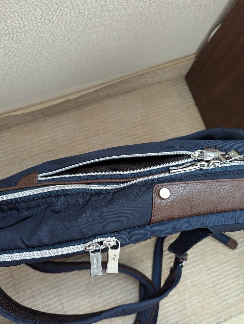 ⭐️新品未使用⭐️オロビアンコ 2層式 ビジネスリュック　 ナイロン製 　A4可