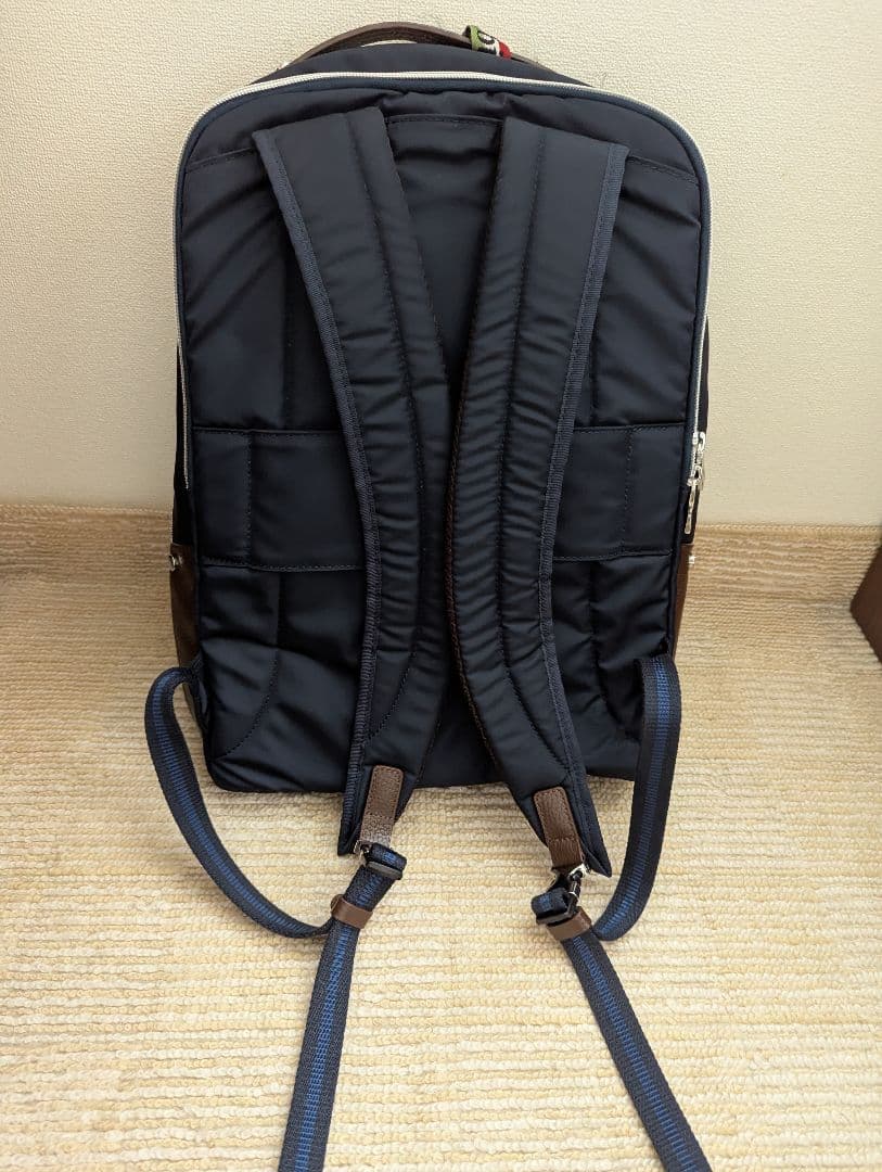 ⭐️新品未使用⭐️オロビアンコ 2層式 ビジネスリュック　 ナイロン製 　A4可