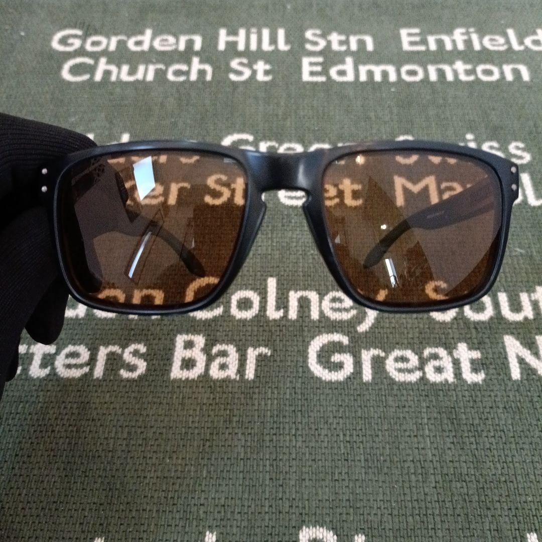 OAKLEY　HOLBROOK　ラスターオレンジ