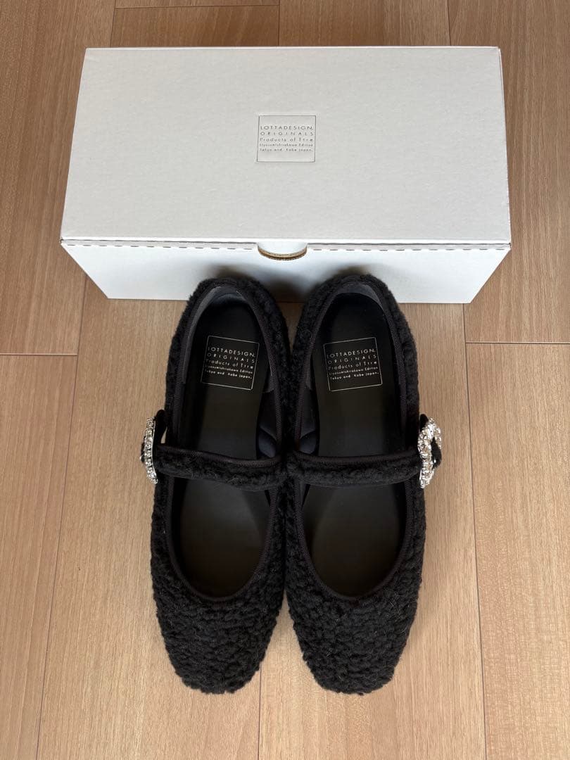 LOTTADESIGN ファー素材 ビジュー付きフラットシューズ