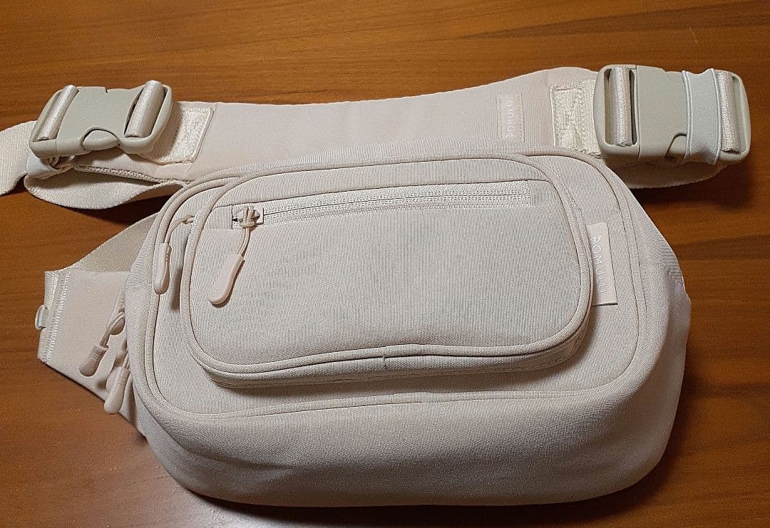 POMULU ヒップシート ホワイト