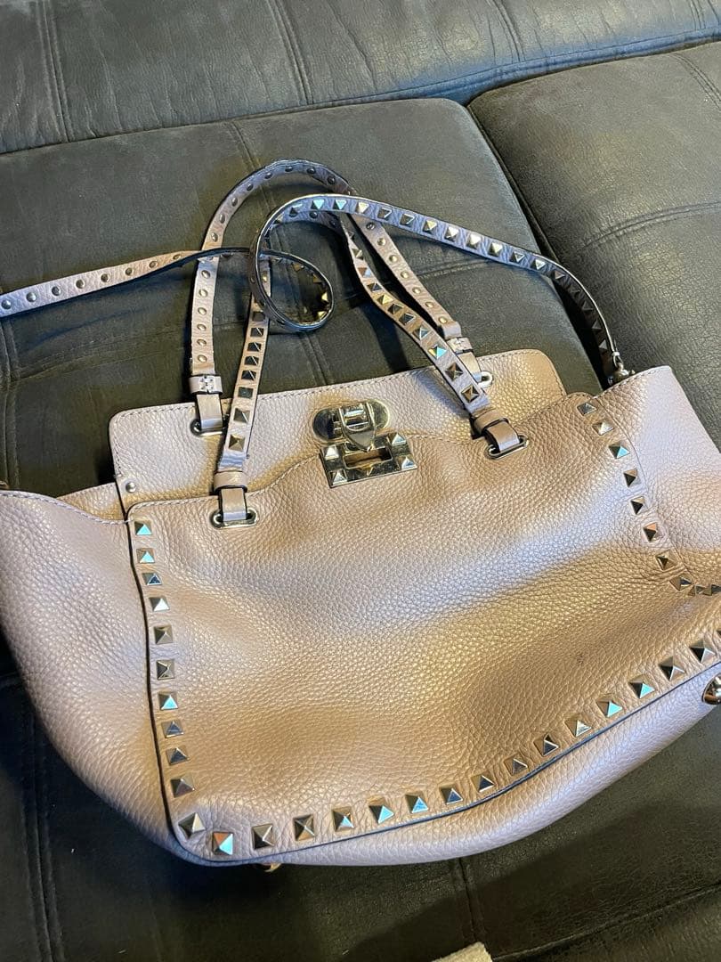 バレンティノ　スタッズバッグ