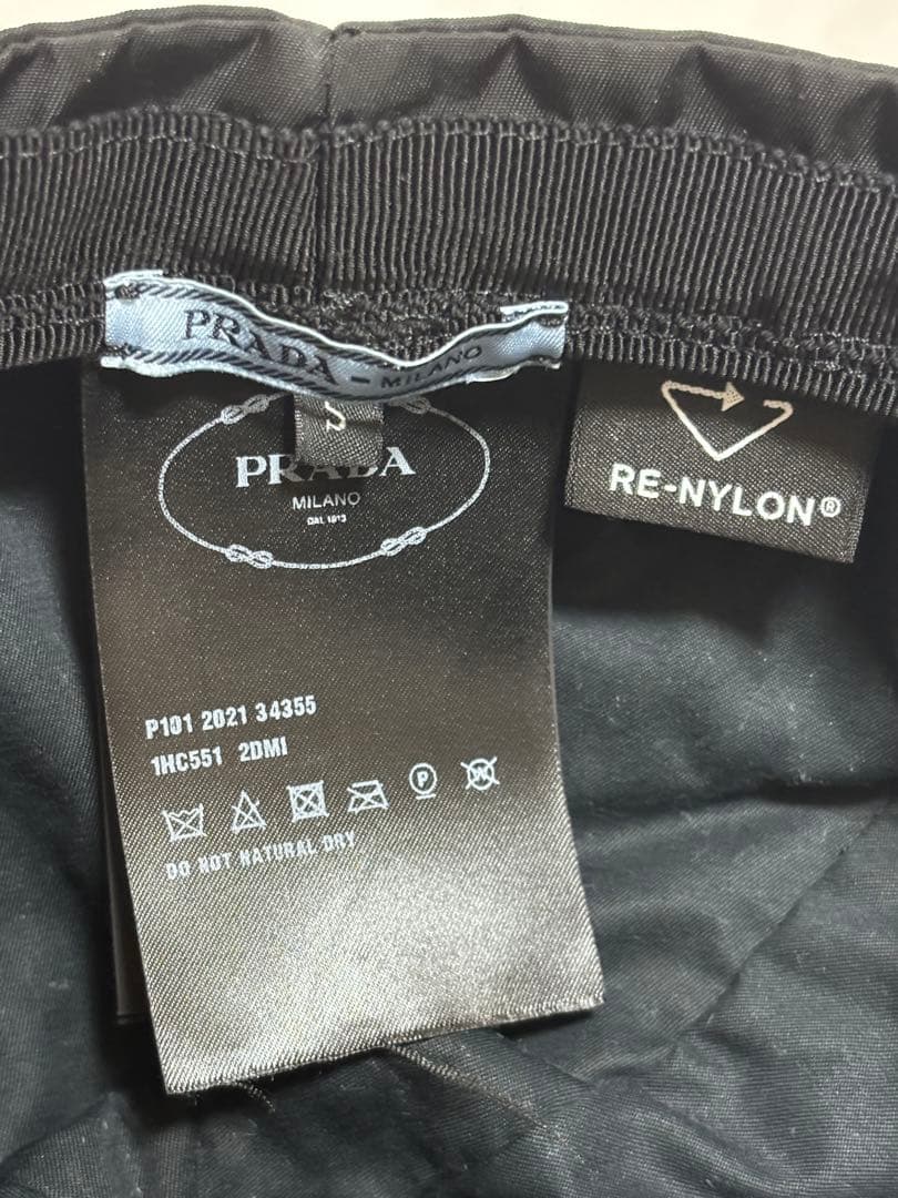 PRADA Re-Nylon ニュースボーイキャップ