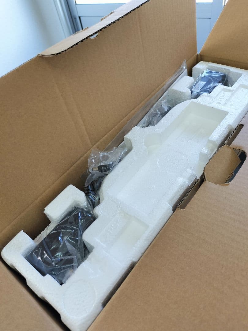 SHARP 16V型液晶ポータブルテレビ2T-C16AP-W