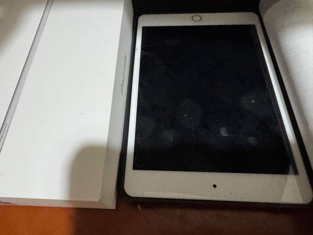 美品　iPad mini 64GBホワイト 本体 第5世代　セルラータイプ