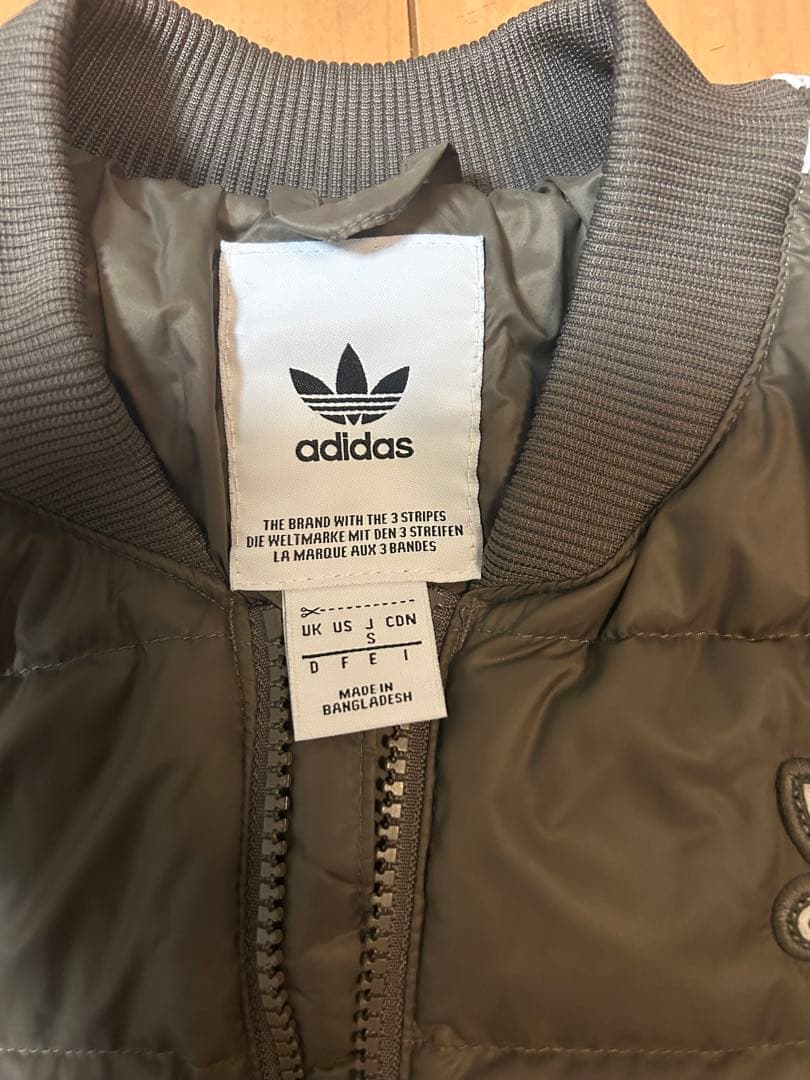 adidas オリーブ ダウンジャケット S