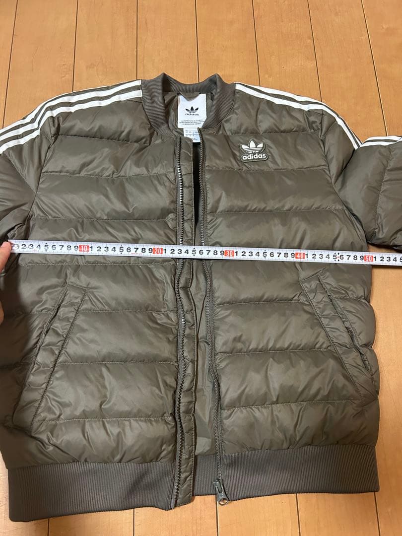 adidas オリーブ ダウンジャケット S