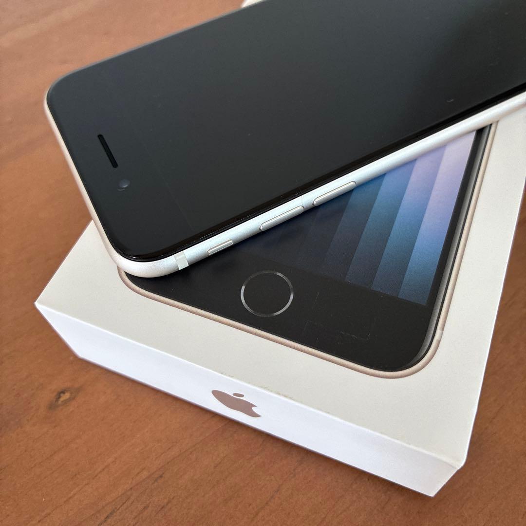 Apple iPhone SE (第3世代) スターライト６４GB