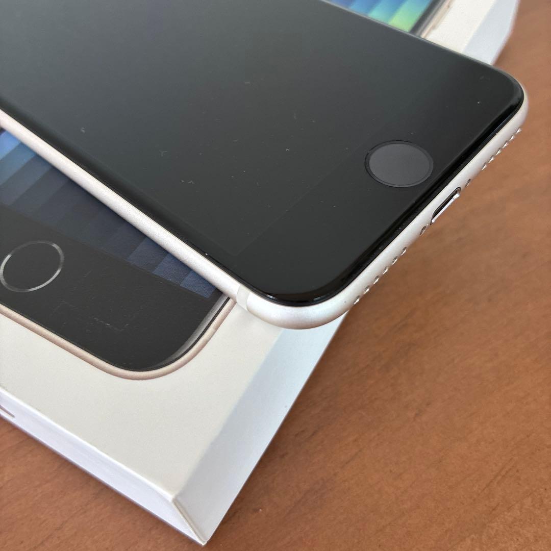 Apple iPhone SE (第3世代) スターライト６４GB