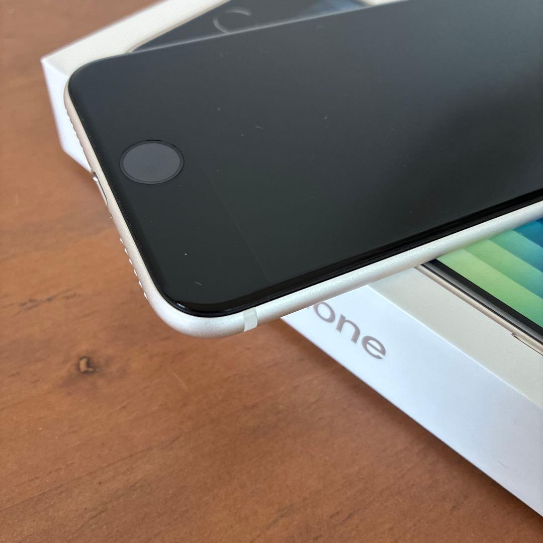 Apple iPhone SE (第3世代) スターライト６４GB