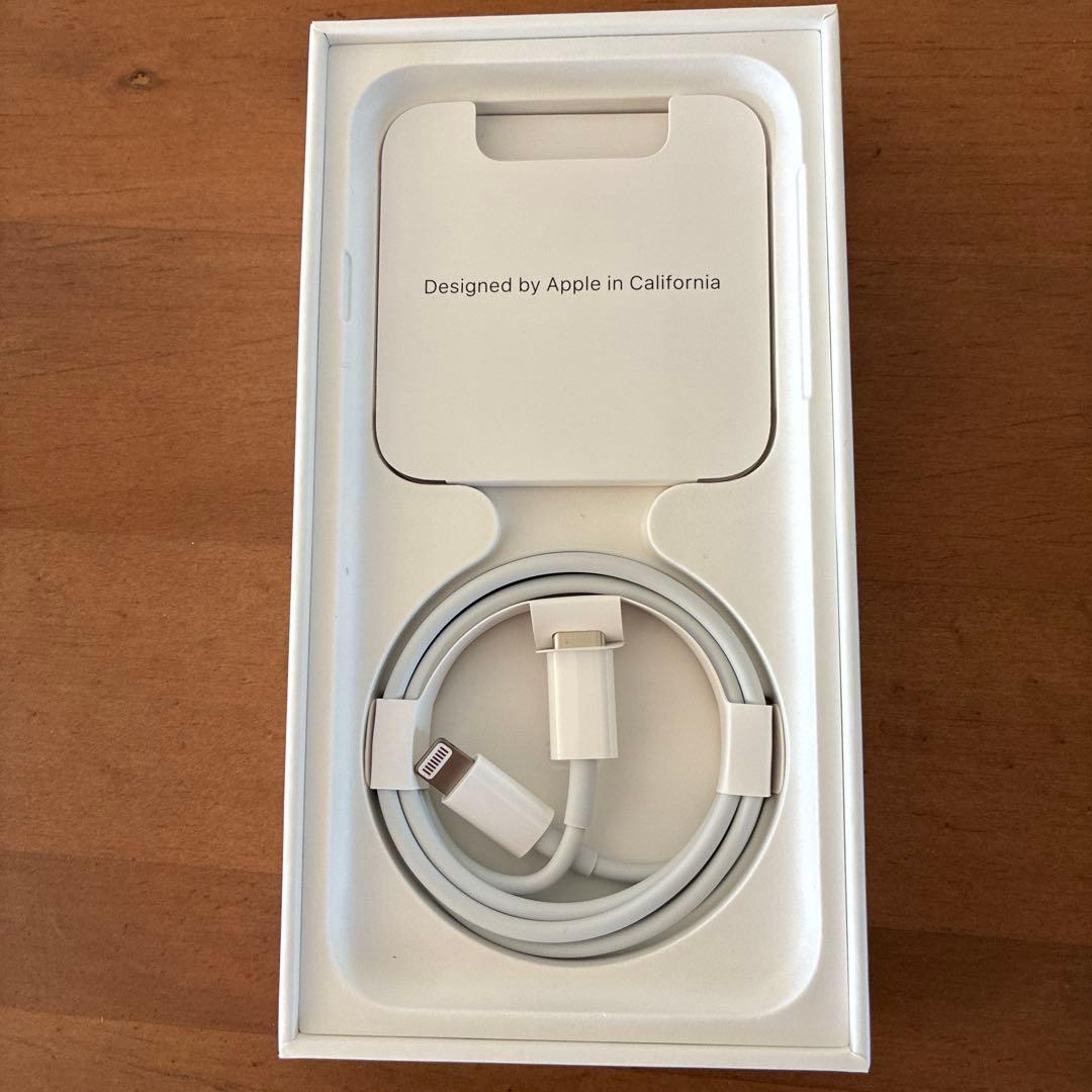 Apple iPhone SE (第3世代) スターライト６４GB