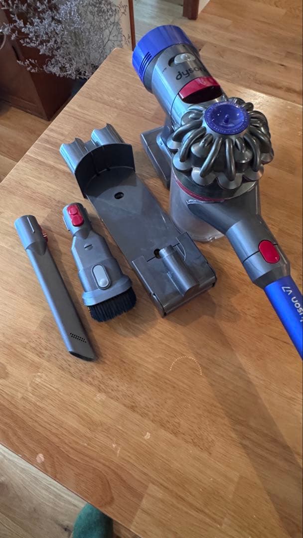 【ダイソン美品】Dyson V7 fluffy コードレスSV11 FF OLB