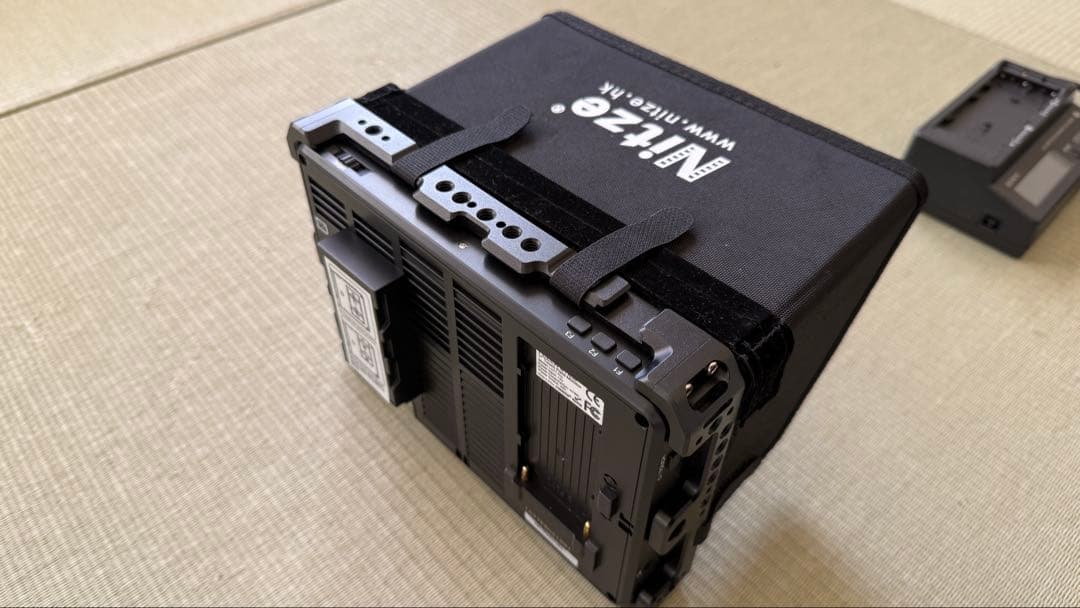 Feelworld LUT7 PRO 7インチ　+ Nitzeケージ