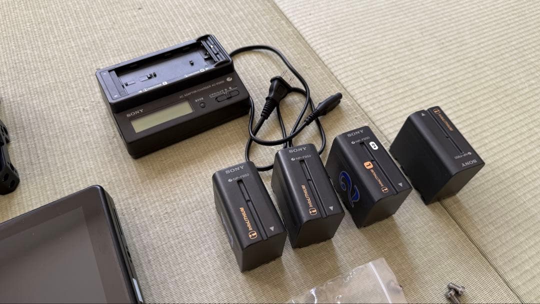 Feelworld LUT7 PRO 7インチ　+ Nitzeケージ