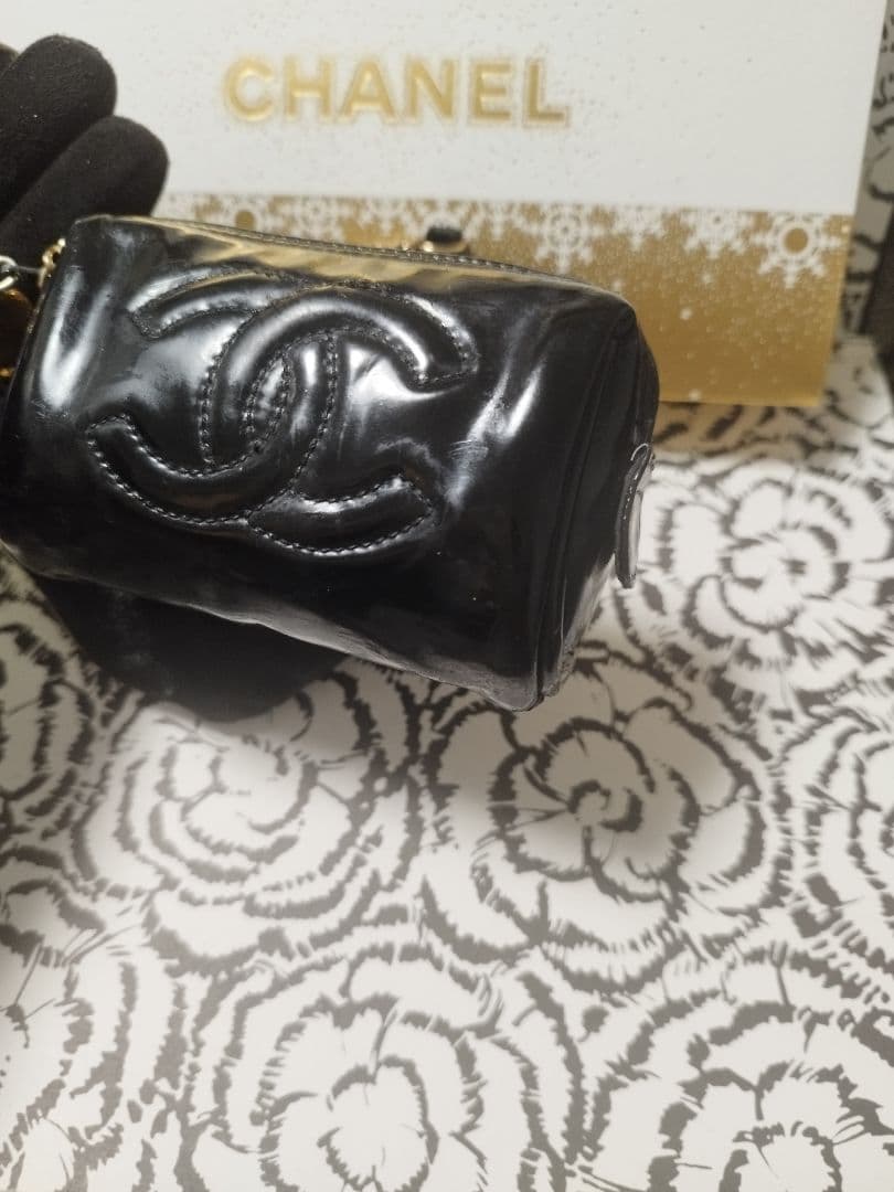 CHANEL 黒 レザー パテント　斜め掛け