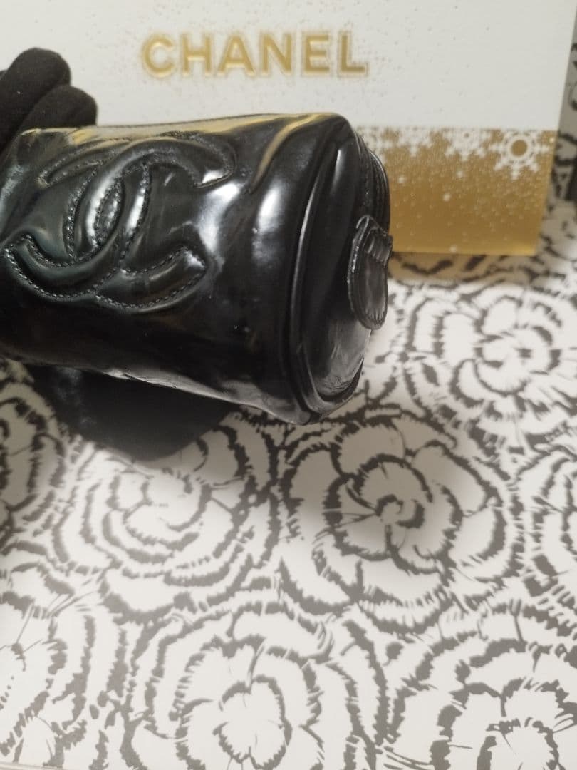 CHANEL 黒 レザー パテント　斜め掛け