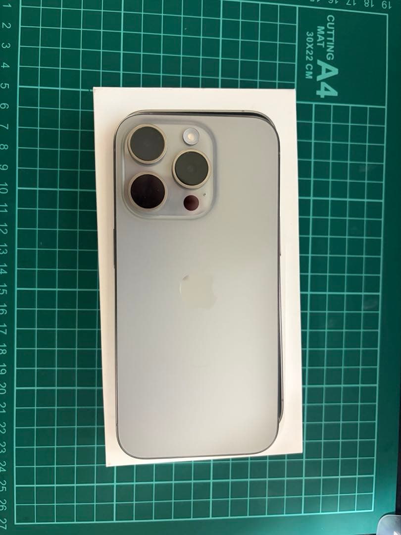 Apple iPhone 15 Pro チタン色 128GB 美品　初期化済み