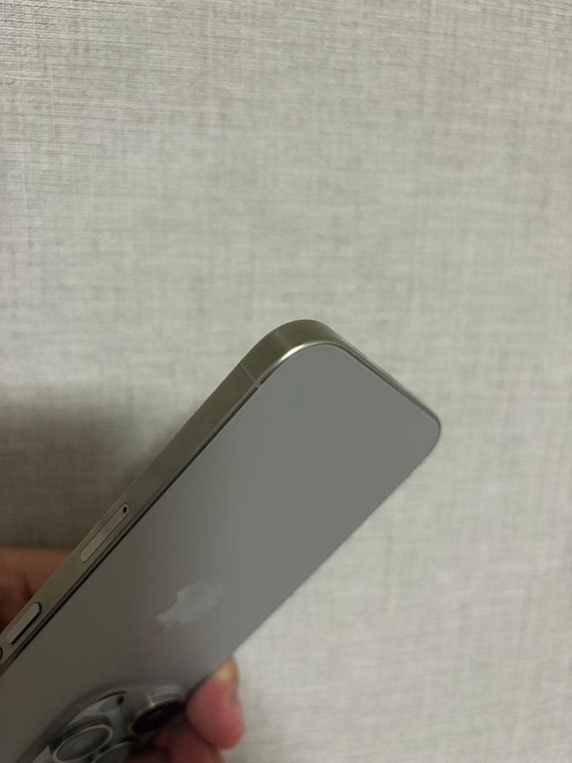Apple iPhone 15 Pro チタン色 128GB 美品　初期化済み