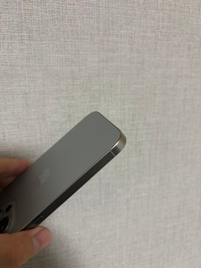 Apple iPhone 15 Pro チタン色 128GB 美品　初期化済み