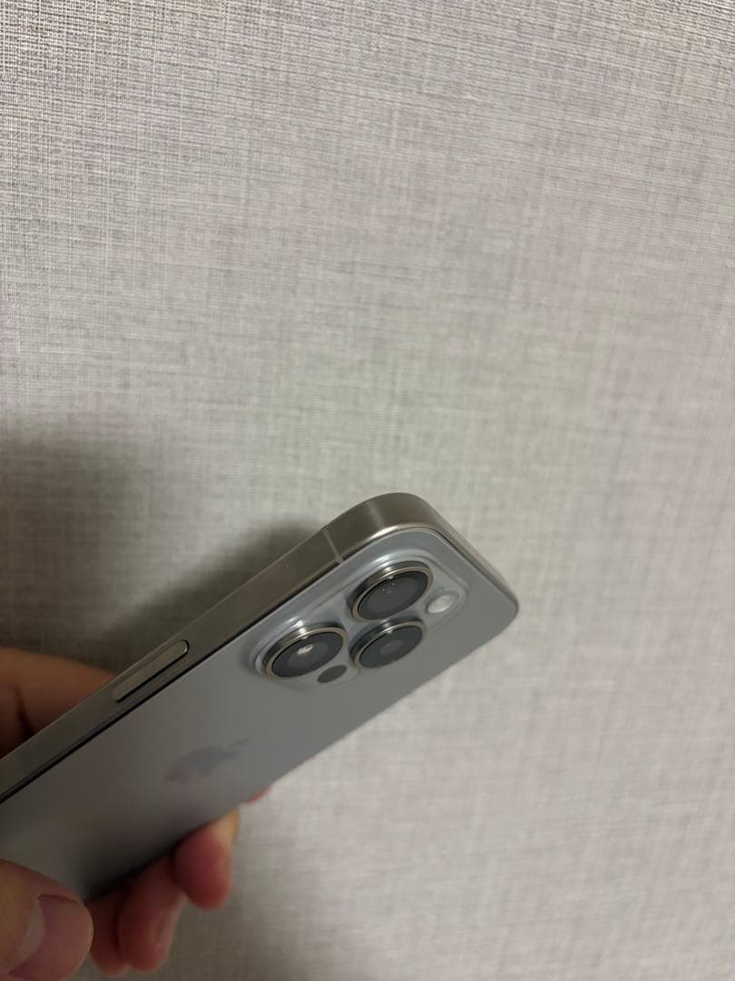 Apple iPhone 15 Pro チタン色 128GB 美品　初期化済み
