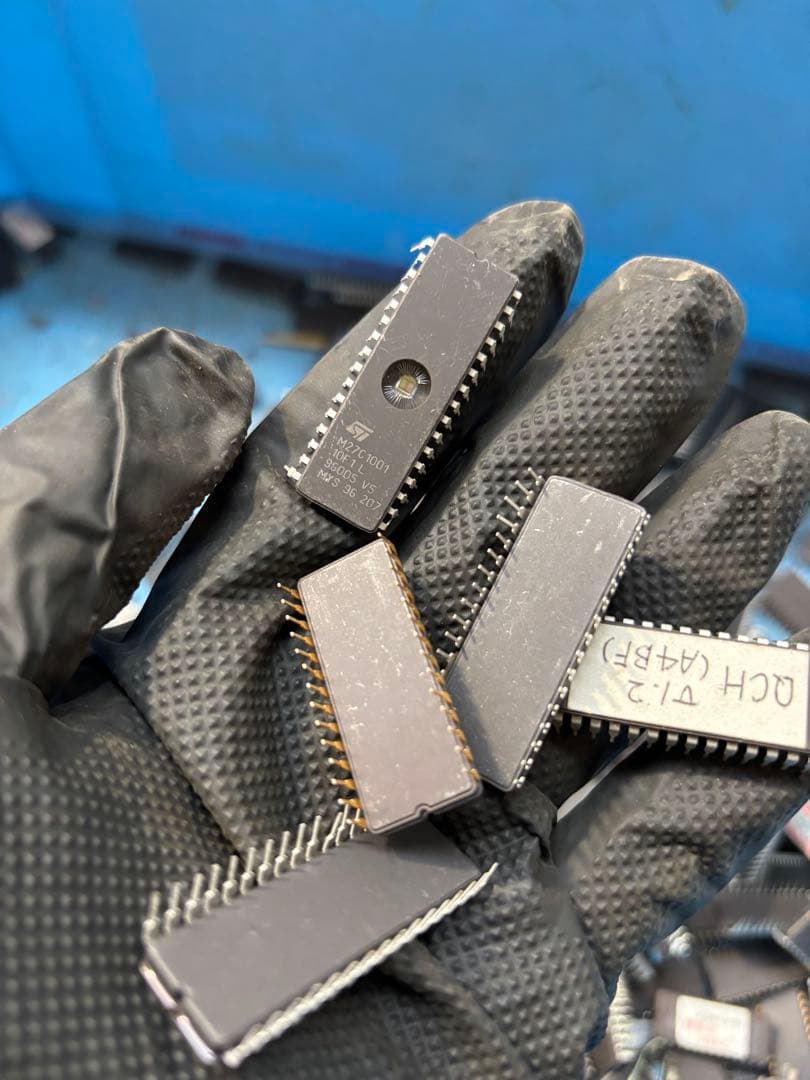 ジャンク品。まとめてICチップ(約2キロ)