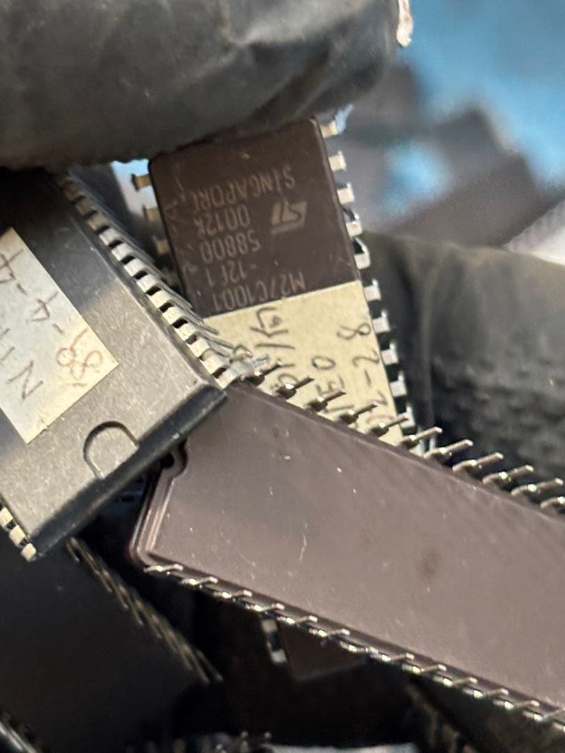 ジャンク品。まとめてICチップ(約2キロ)