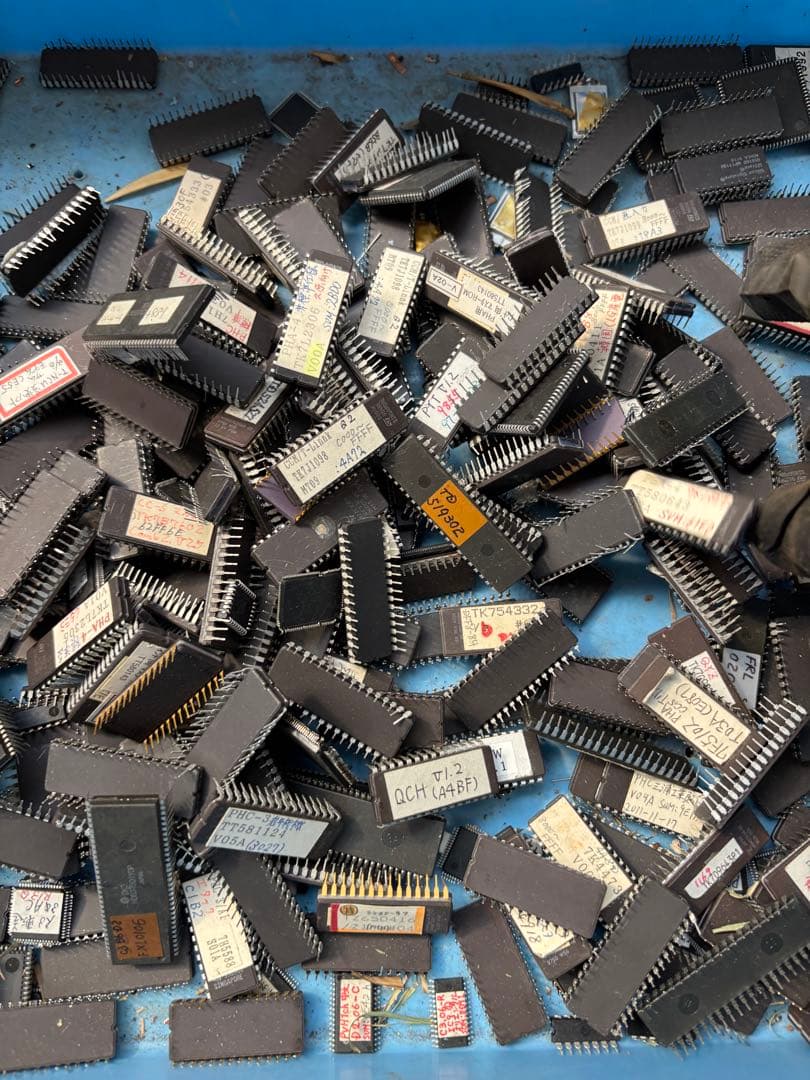 ジャンク品。まとめてICチップ(約2キロ)