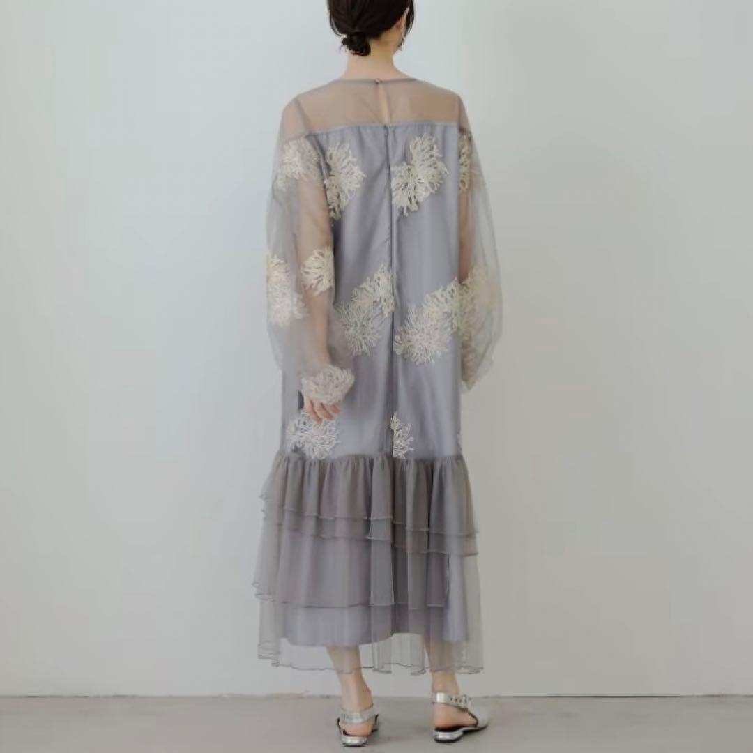 週末限定値下げ　niana フラワー 刺繍ティアードフリルドレス Aライン