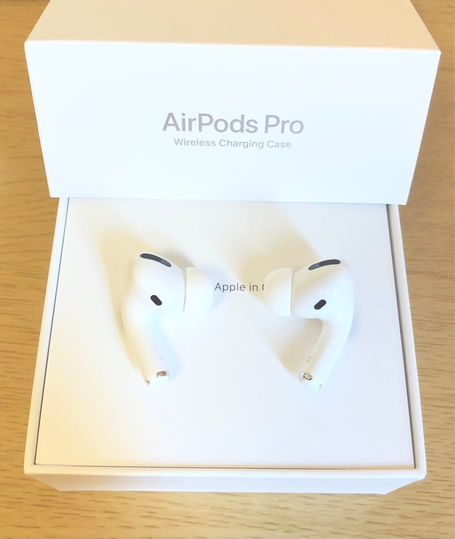 AirPods Pro エアーポッズプロ 本体　セット　イヤフォン＋充電ケース
