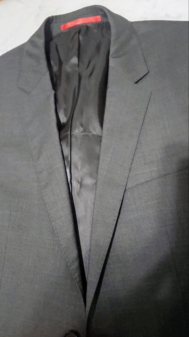 ★新品未着用★　HUGO BOSSダークグレー ジャケット　サイズ48