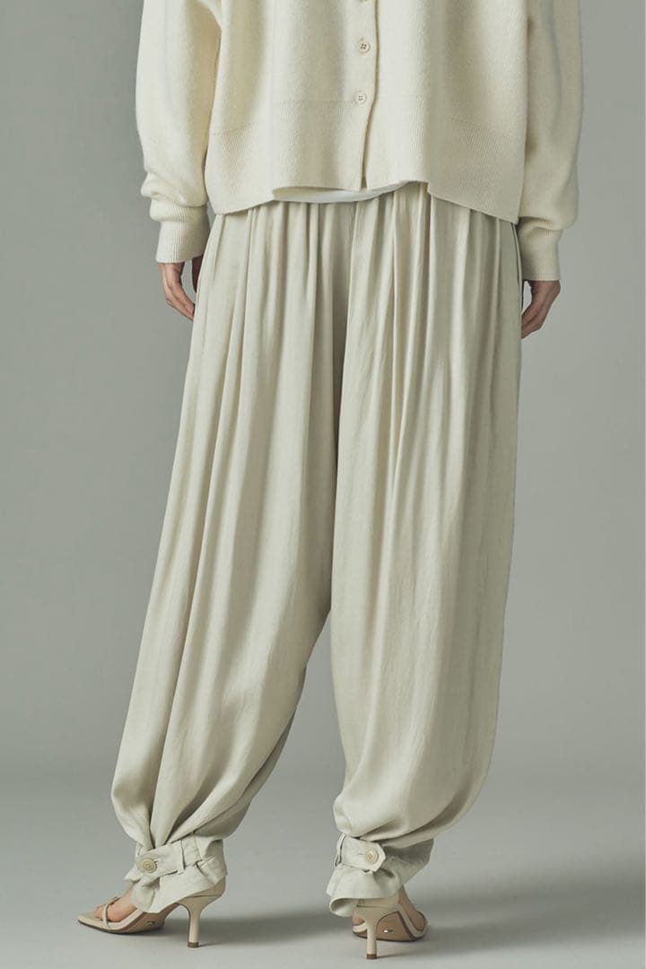 【未使用】curensology サテンタックパンツ 36