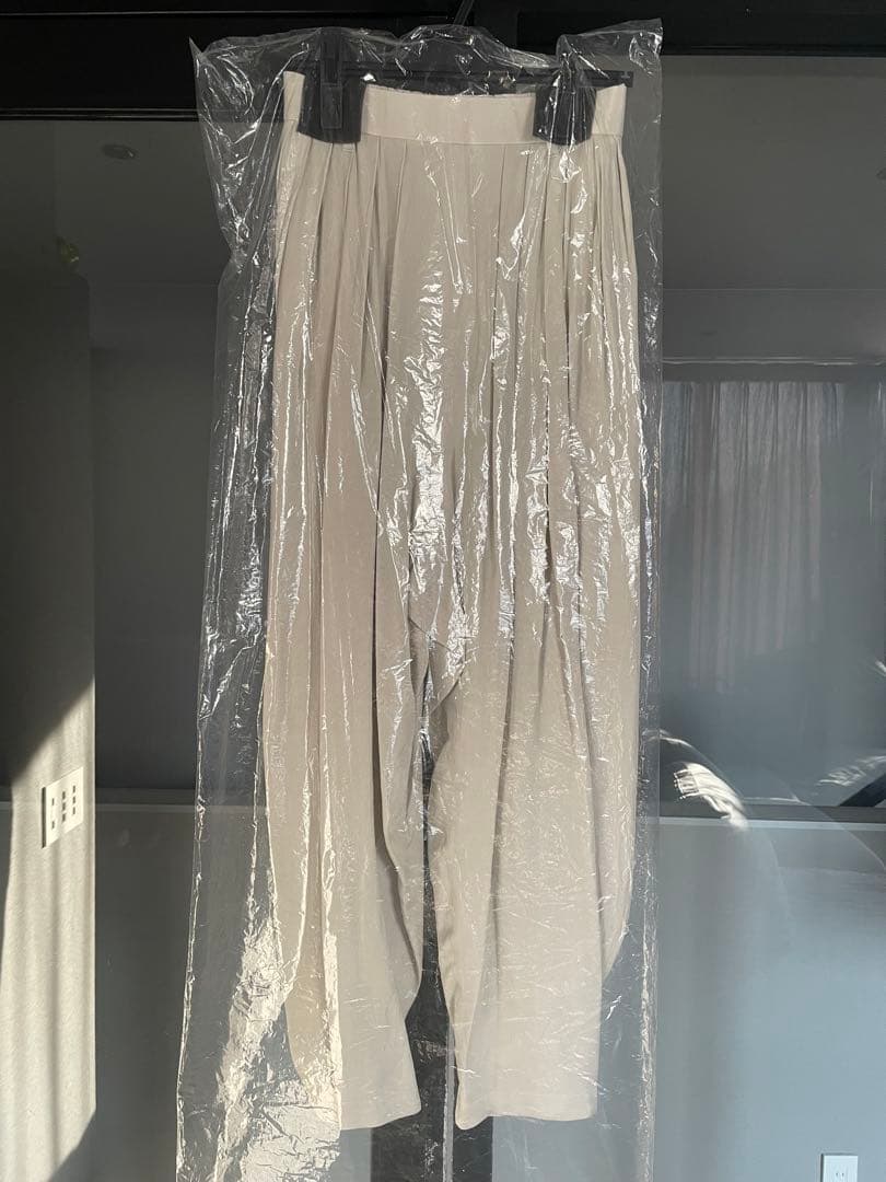 【未使用】curensology サテンタックパンツ 36