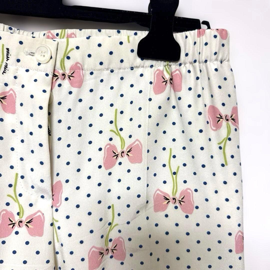 【新品未使用】miumiuパンツ