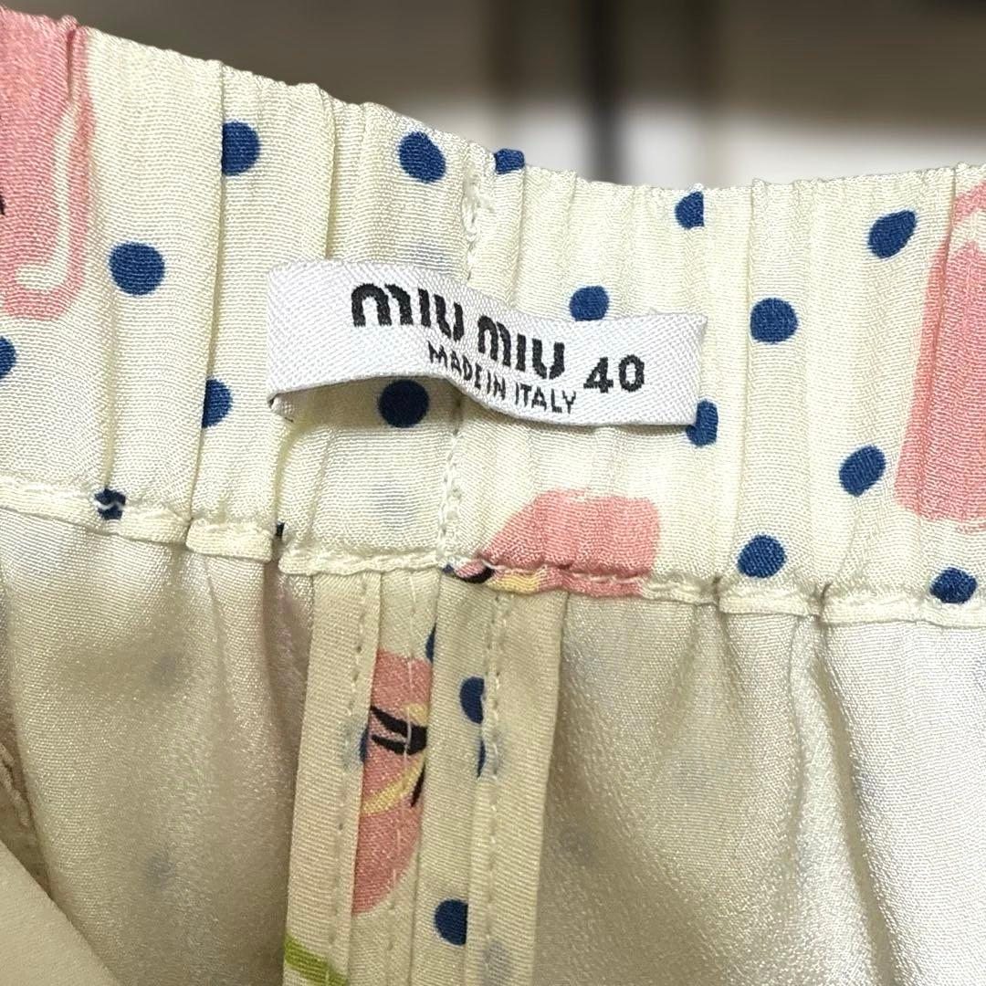 【新品未使用】miumiuパンツ