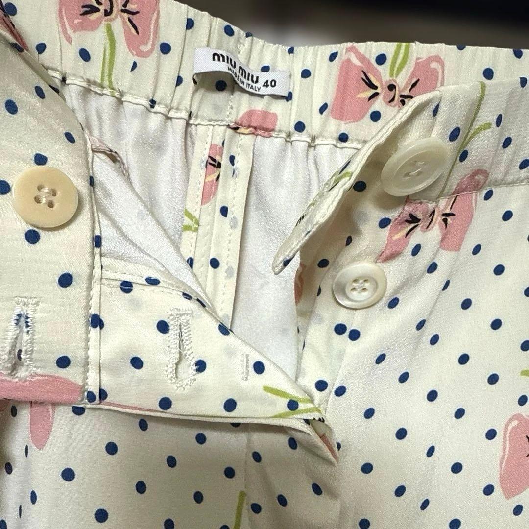 【新品未使用】miumiuパンツ
