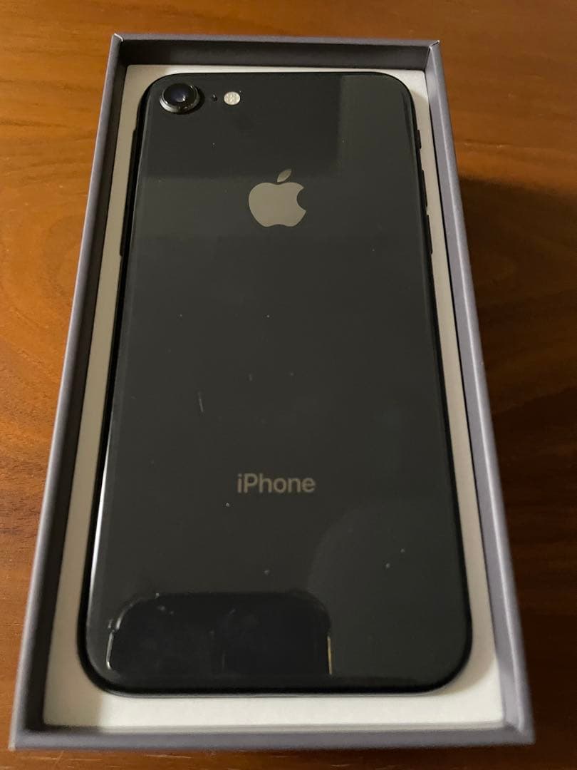 Apple iPhone 8 スペースグレー本体　64 美品