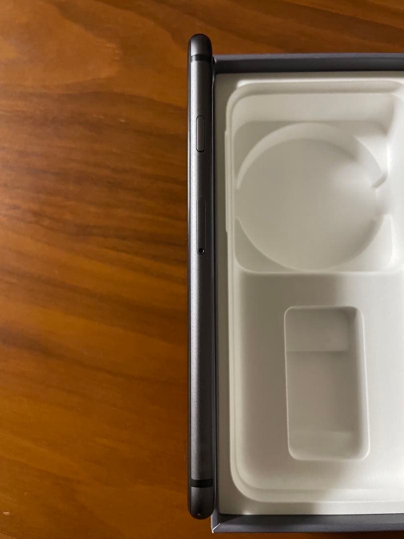 Apple iPhone 8 スペースグレー本体　64 美品