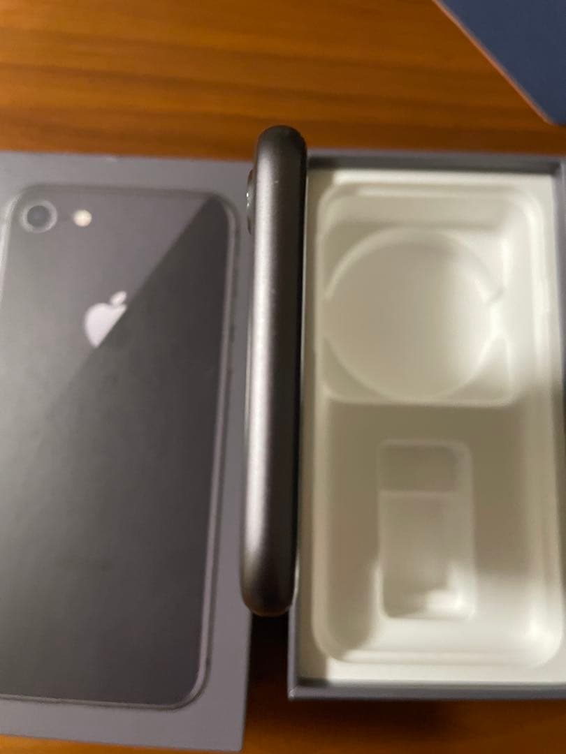 Apple iPhone 8 スペースグレー本体　64 美品