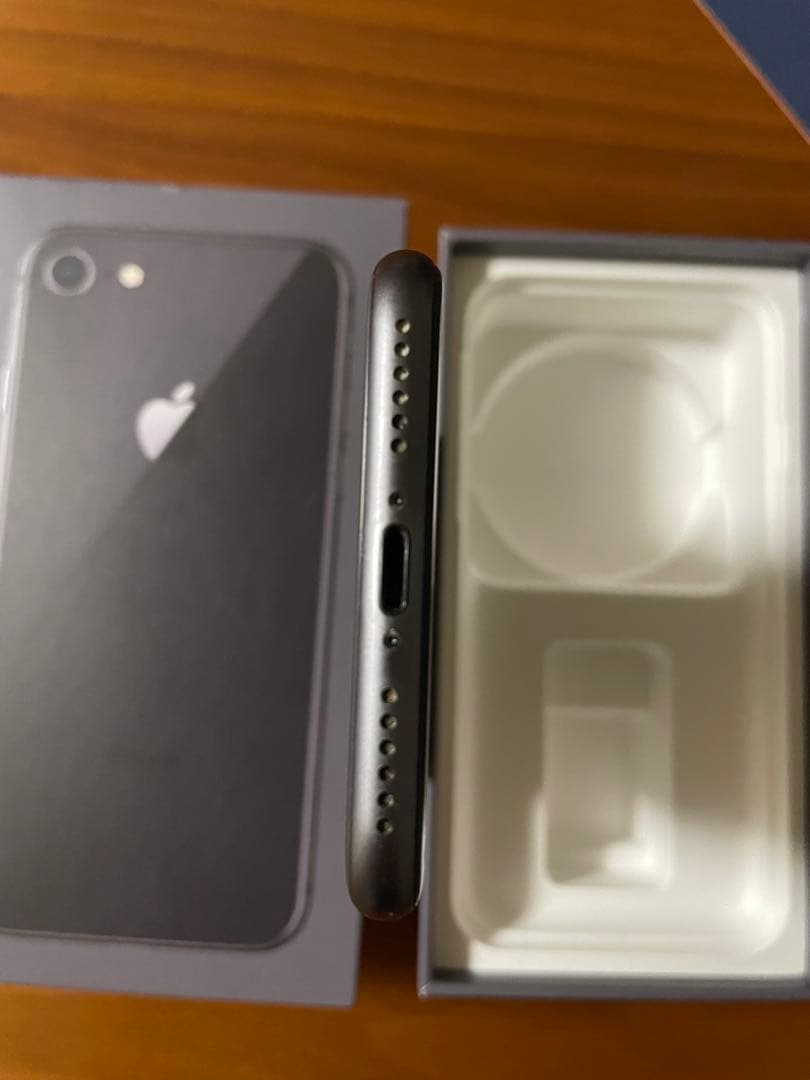 Apple iPhone 8 スペースグレー本体　64 美品