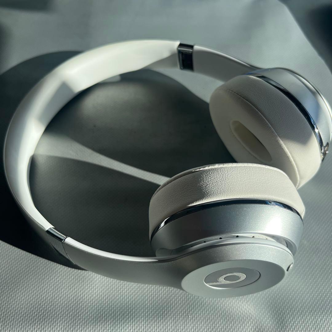 beats solo3 ワイヤレスヘッドホン　シルバー