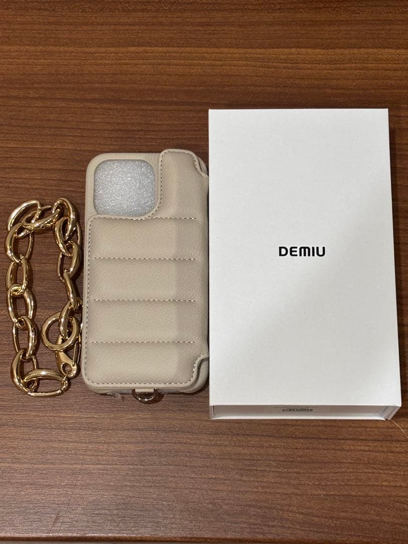 DEMIU ベージュ iPhone用ケース チェーン付き