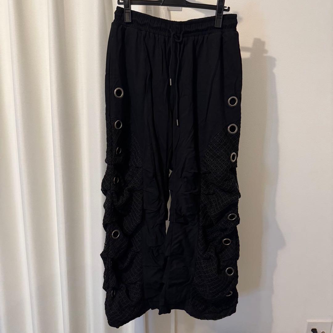 ボリュームアイレットパンツ