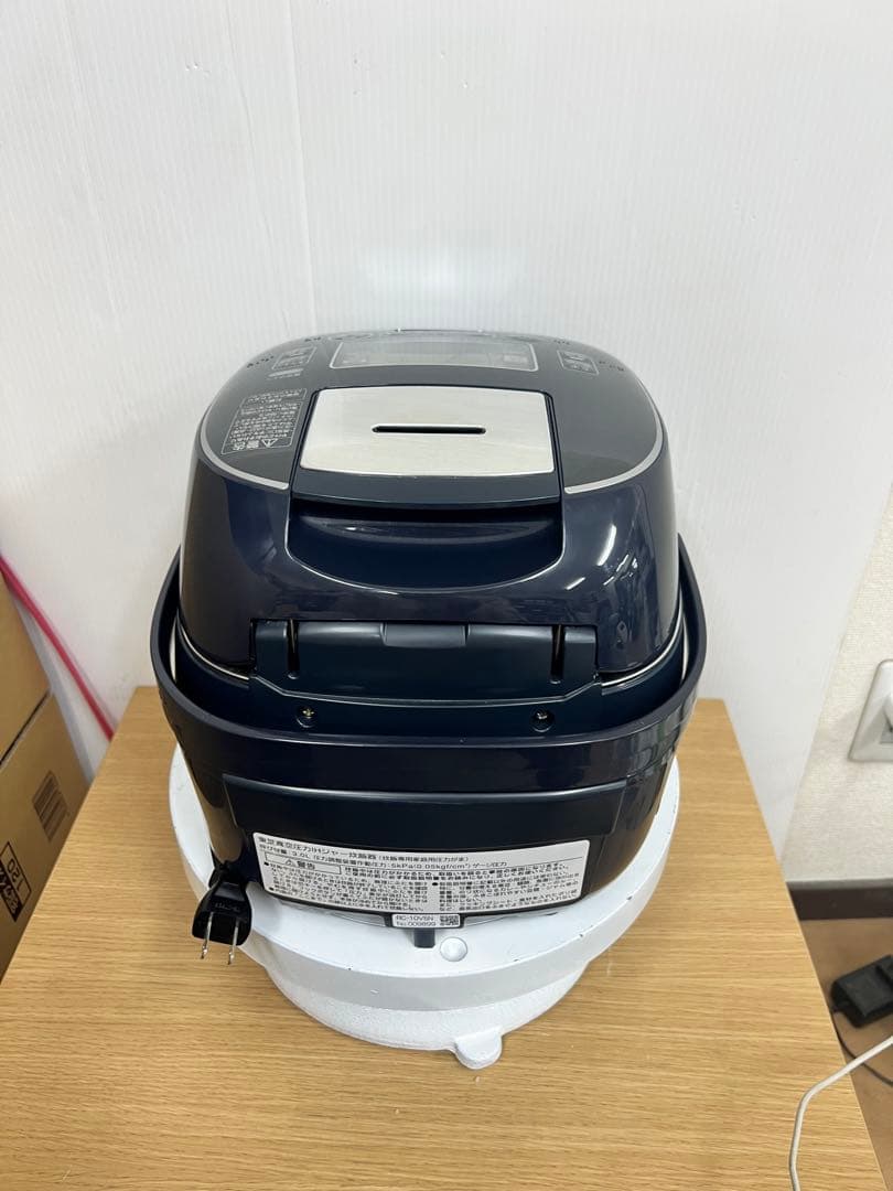 TOSHIBA 東芝 真空圧力IH炊飯器 RC-10VSN 2019年製