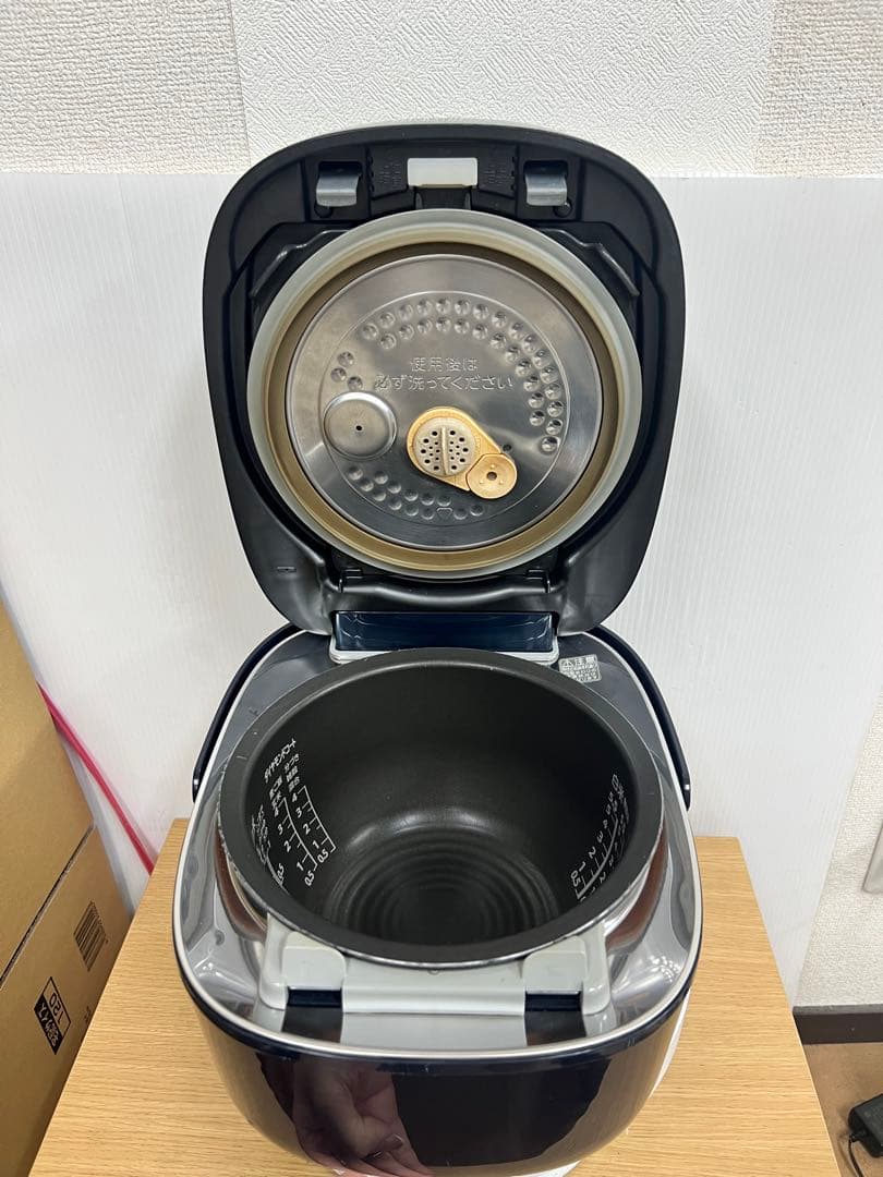 TOSHIBA 東芝 真空圧力IH炊飯器 RC-10VSN 2019年製