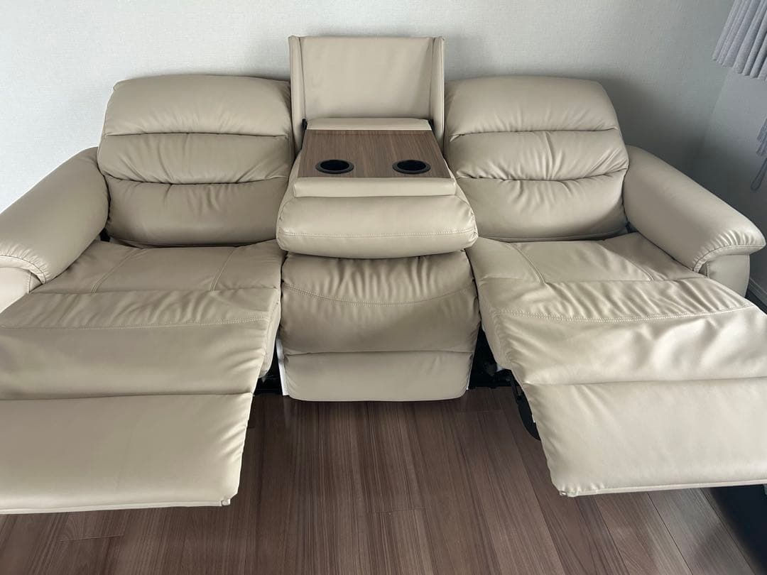 ニトリ　電動リクライニングソファ ベージュ 合成皮革
