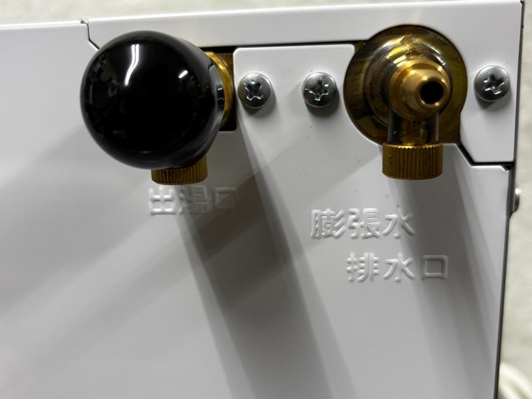 中古美品TOTO REKB12A22 小型電気給湯器 12L単相200v