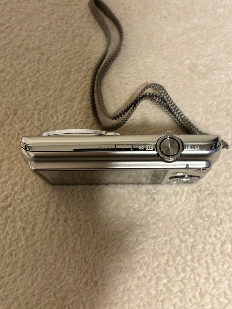 美品　CASIO EXILIM 16.1メガピクセル コンパクトデジタルカメラ