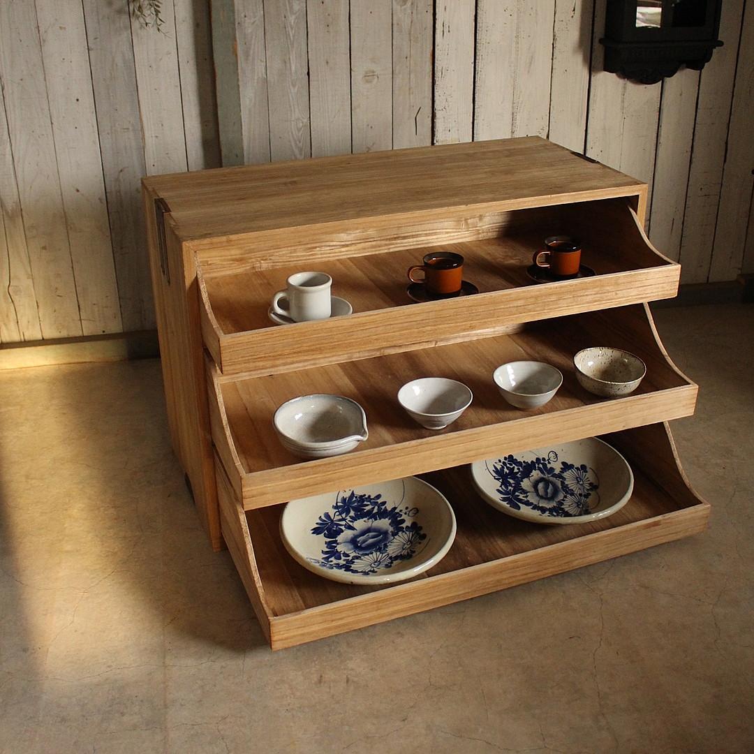 古い木製の引き出し　3段　食器棚　シャツケース　収納棚　チェスト　古家具