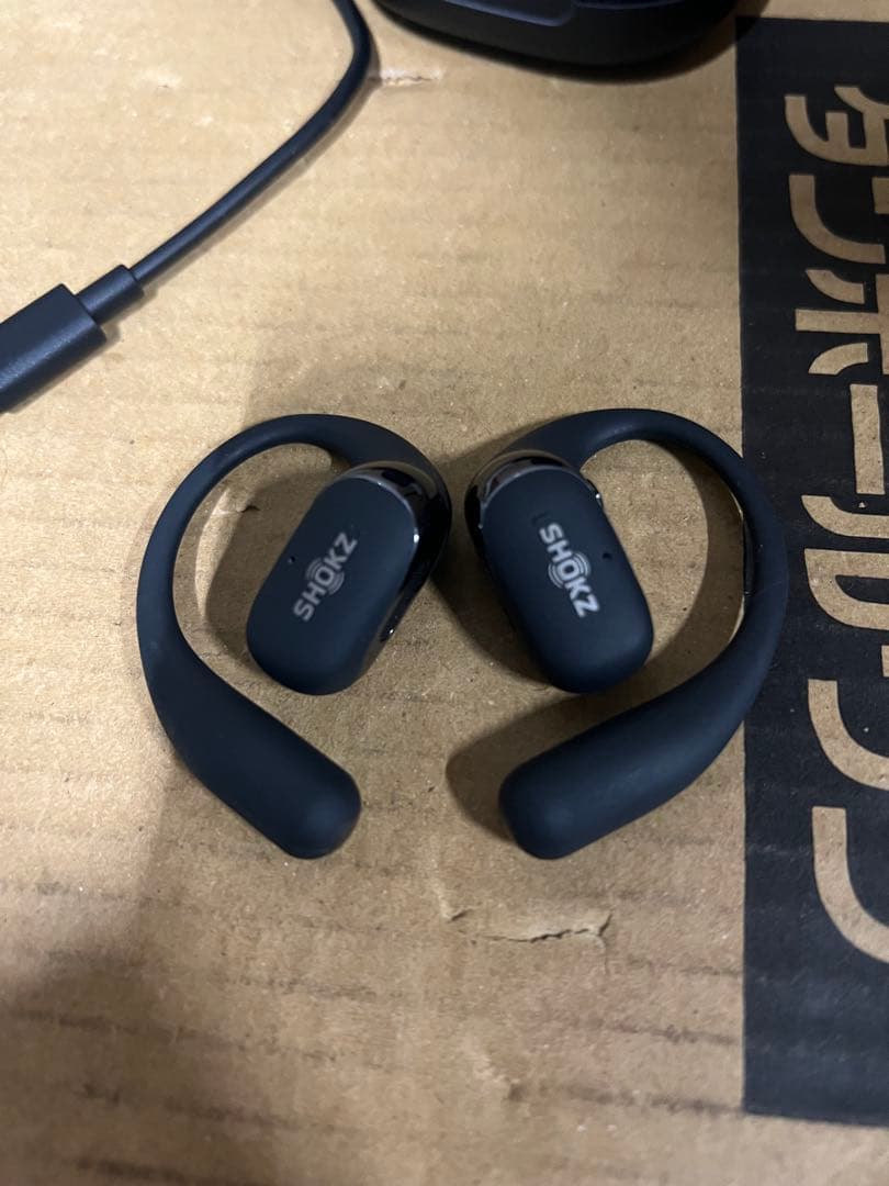 Shokz イヤホン OpenFit 2 本体とケースとケーブルのみ