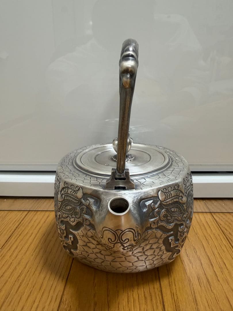 純銀製　四面饕餮文様彫刻　銀瓶　湯沸　煎茶道具　古美術　約622g